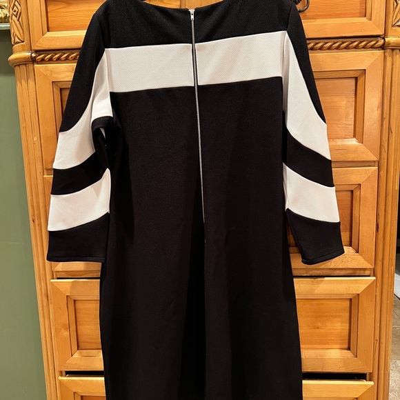 Gabby Skye Black and White Long Sleeve Dress Sz 16 - Picture 2 of 5